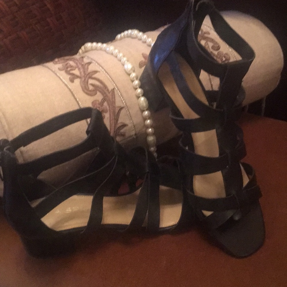 Via Spiga black leather block heel. Size 8M